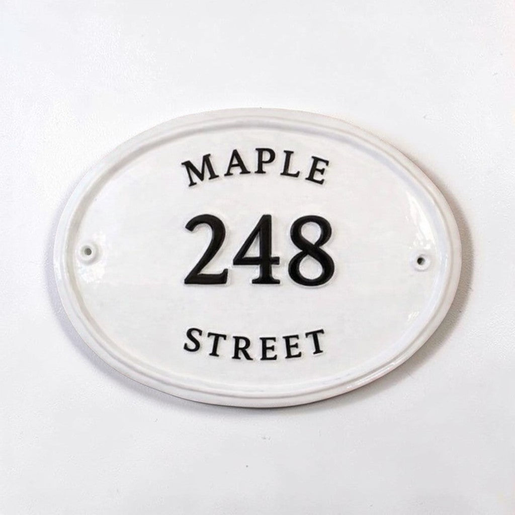 The Maple Oval – Klassisches Adressschild aus Aluminiumguss