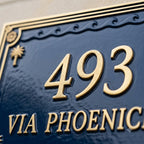 Phoenicia Heritage Hausnummernschild aus Gusseisen – Handgefertigtes, individuelles Hausschild